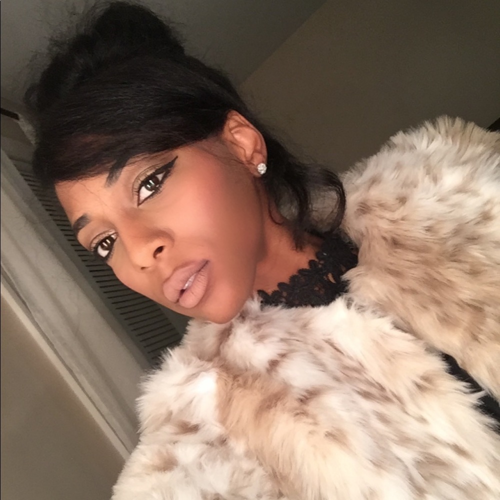 Urban Outfitters Faux Fur - Picture 7 of 8
